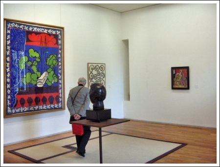 « L'optimisme de Matisse, c'est le cadeau qu'il fait à notre monde malade, l'exemple à ceux-là donné qui se complaisent dans le tourment. » Louis Aragon Début 1900 Les années 20 Les années 30 Début des années 40